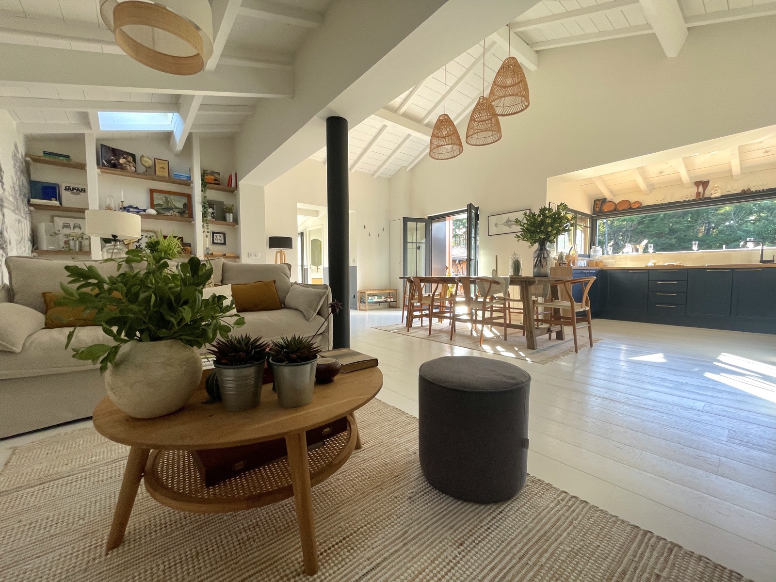 Surélévation ou extension : quelle solution choisir à Bordeaux ?